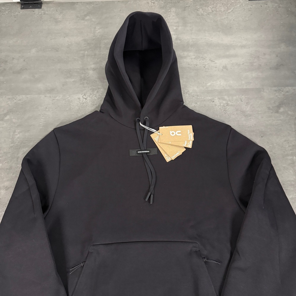 On Cloud Running Focus Tech Hoodie Men Size L Black Pullover Hooded Sweatshirt